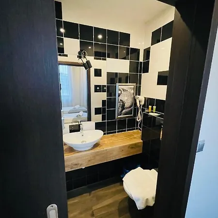 מלון דירות Boogie Aparthouse Old Town 3*