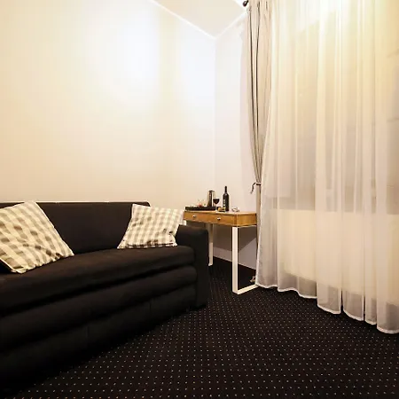 アパートホテル Boogie Aparthouse Old Town 3*