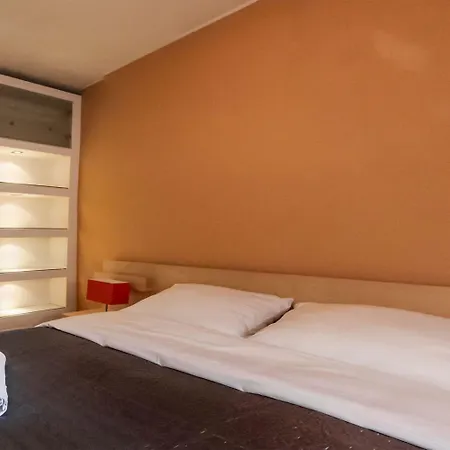 Boogie Aparthouse Old Town מלון דירות 3*