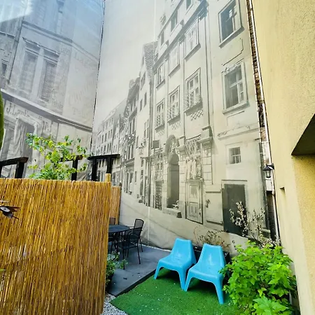 מלון דירות Boogie Aparthouse Old Town 3*