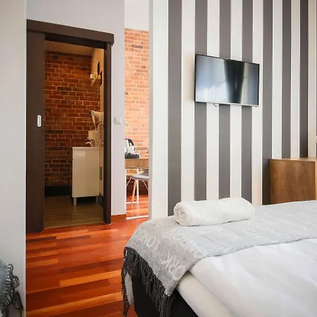 Boogie Aparthouse Old Town מלון דירות 3*